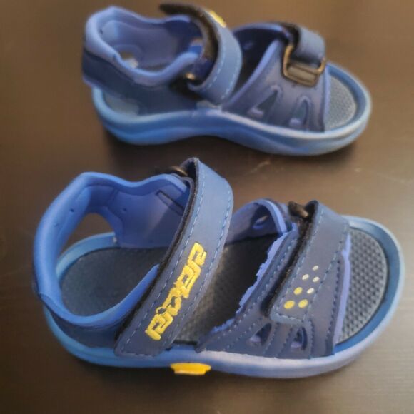 Kid's Ridger Swiftwater sandal sz 6/7 - Picture 5 of 8